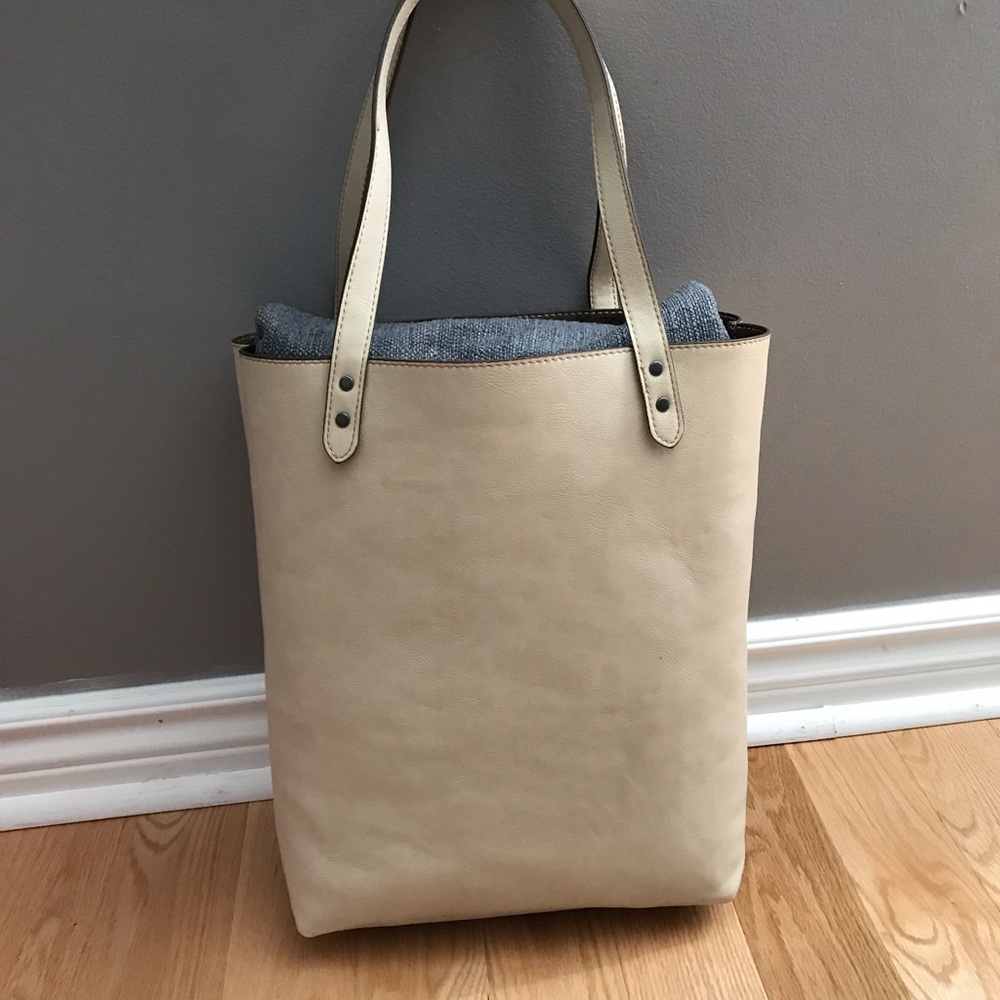 Reversible Abercrombie and Fitch Tote - Picture 7 of 11
